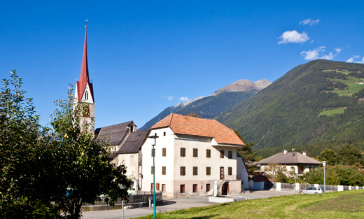 Kirche bei Uttenheim